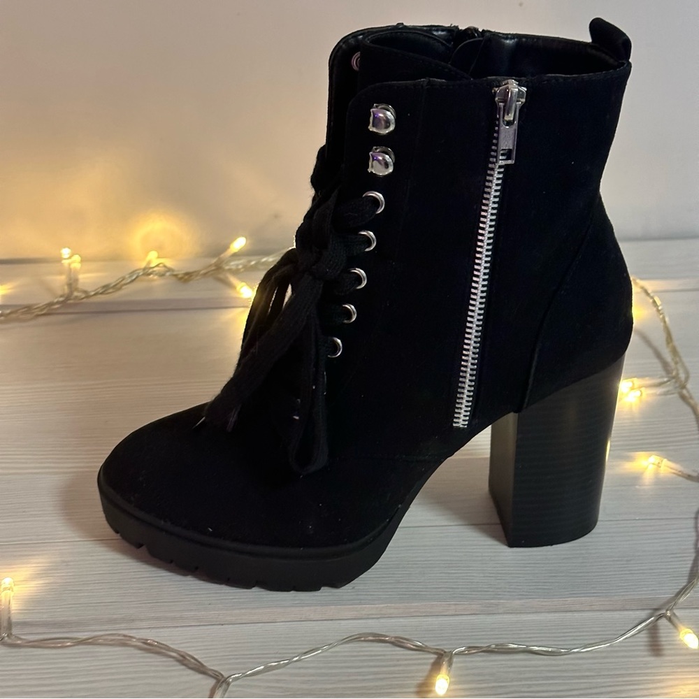 Forever 21 Black Lace-Up Chunky Heel Ankle Boots - Picture 4 of 8